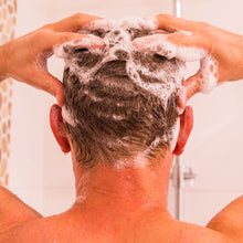 Load image into Gallery viewer, Man rubbing shampoo into his hair from behind
